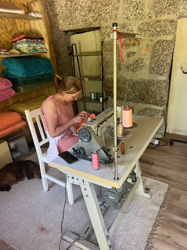 Cocoplage, fabrication des sacs dans un atelier artisanal