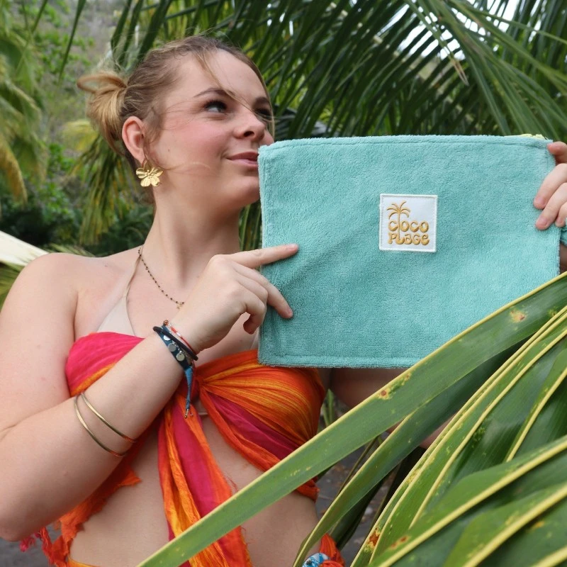 pochette bleu lagon